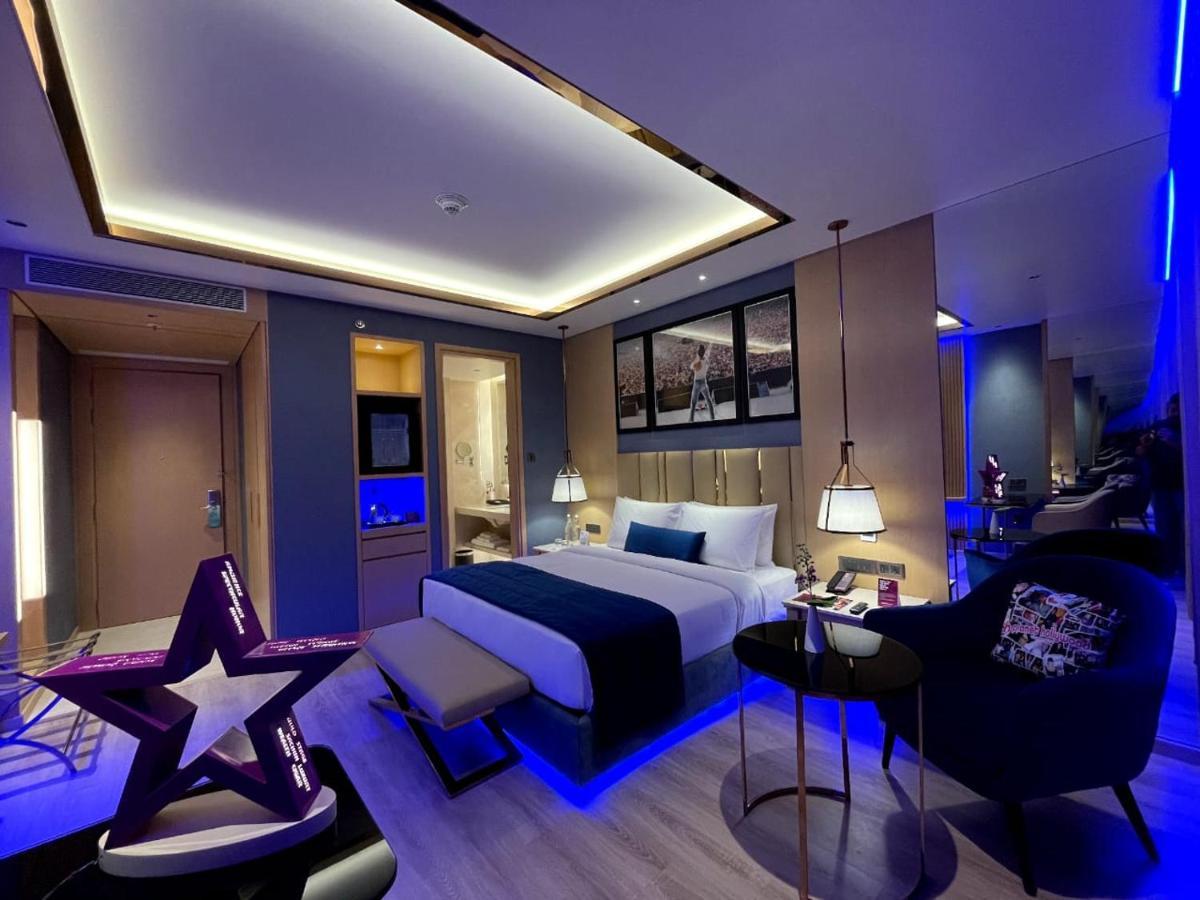 Planet Hollywood ثين المظهر الخارجي الصورة